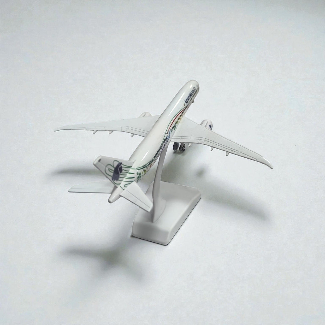 Avión Aeroméxico 1:350 – Modelo de Colección | Elegancia y Precisión en Escala