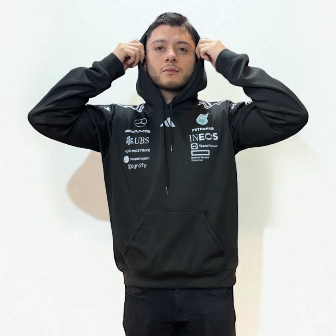 Buzo Mercedes-AMG Petronas Negro – Elegancia, Potencia y Estilo de Pista