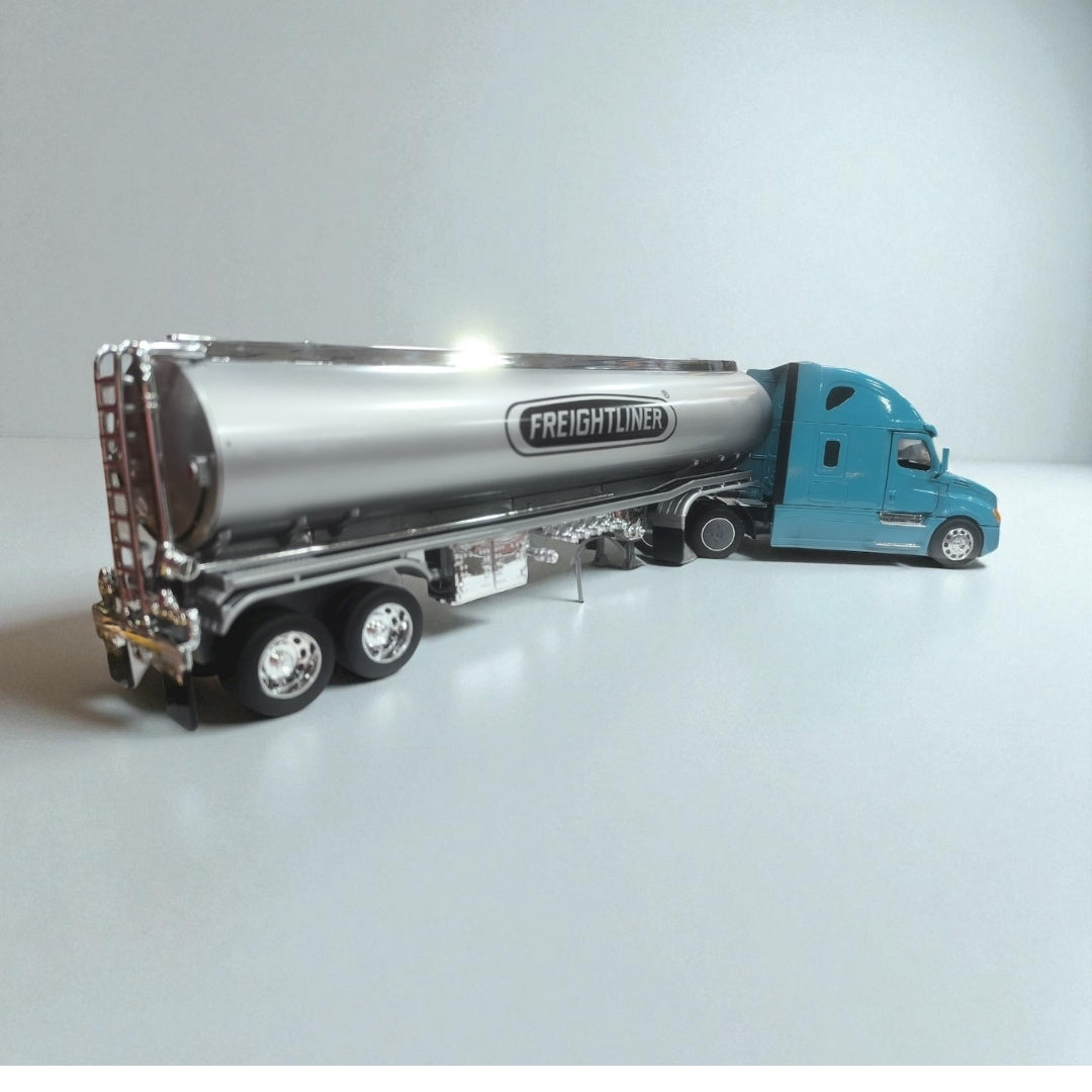 Freightliner Cascadia 1:32 Tanque – Modelo de Colección en Metal (Azul Claro)