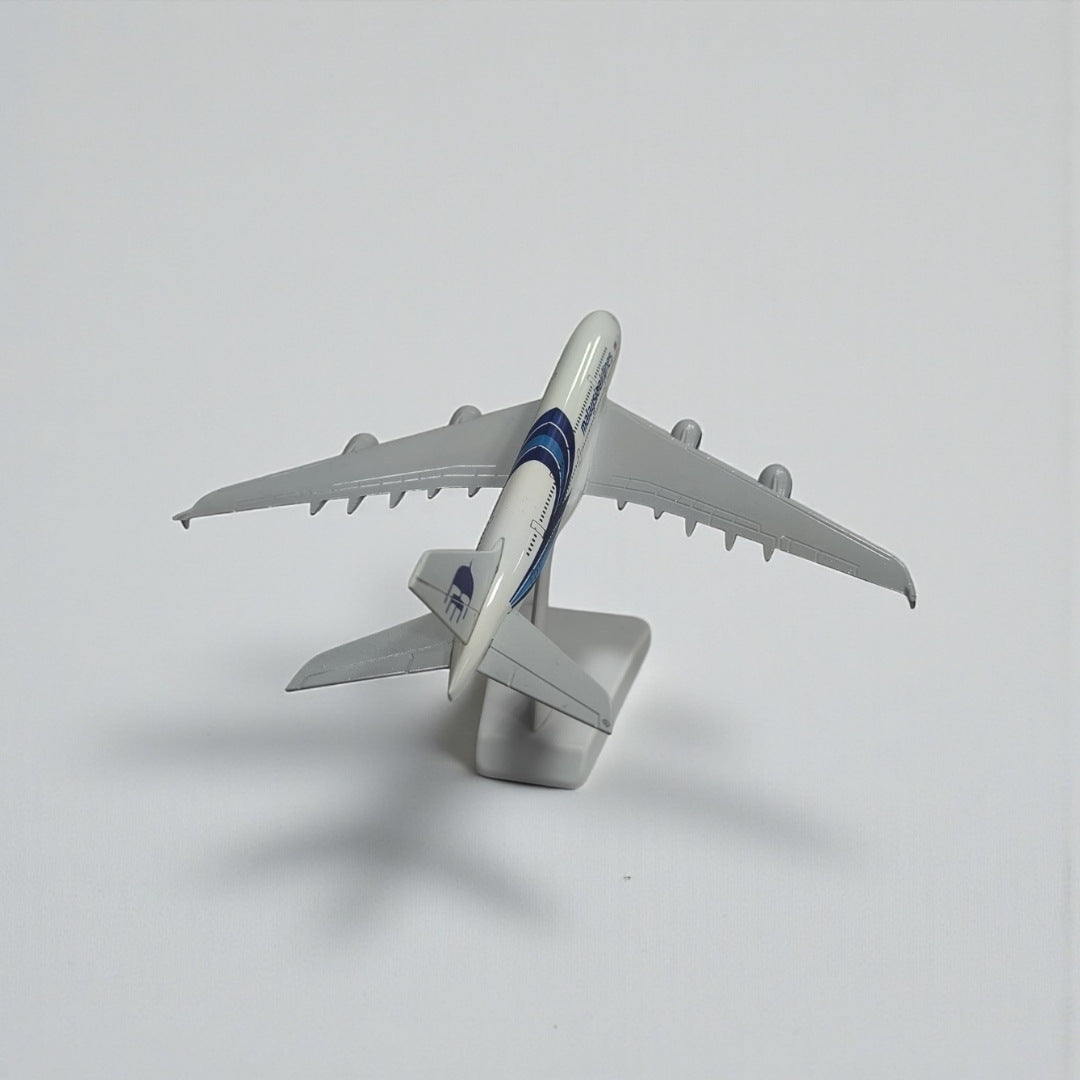 Avión Malaysia Airlines 1:350 – Modelo de Colección | Elegancia y Precisión en Escala