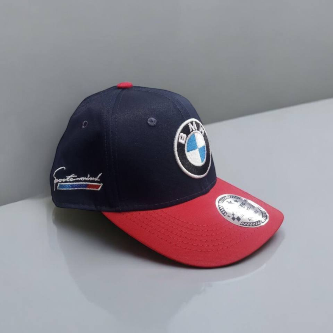 Gorra BMW Azul y Rojo – Estilo Motorsport y Pasión por la Velocidad