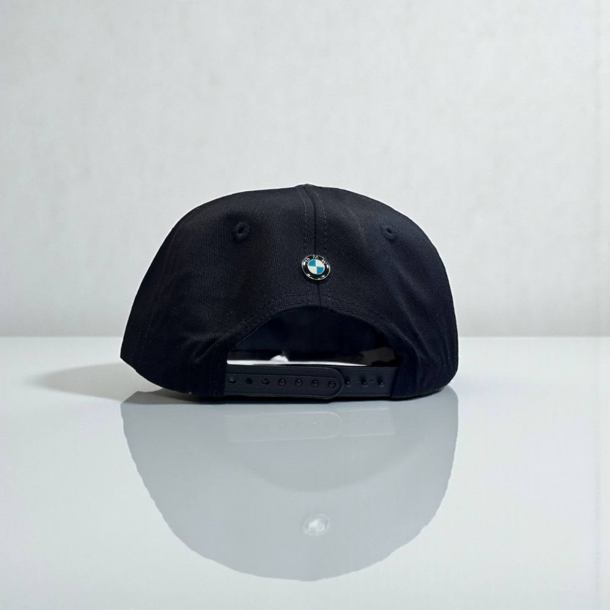 Gorra BMW Negra – Estilo Motorsport Premium | Elegancia y Potencia en Cada Detalle