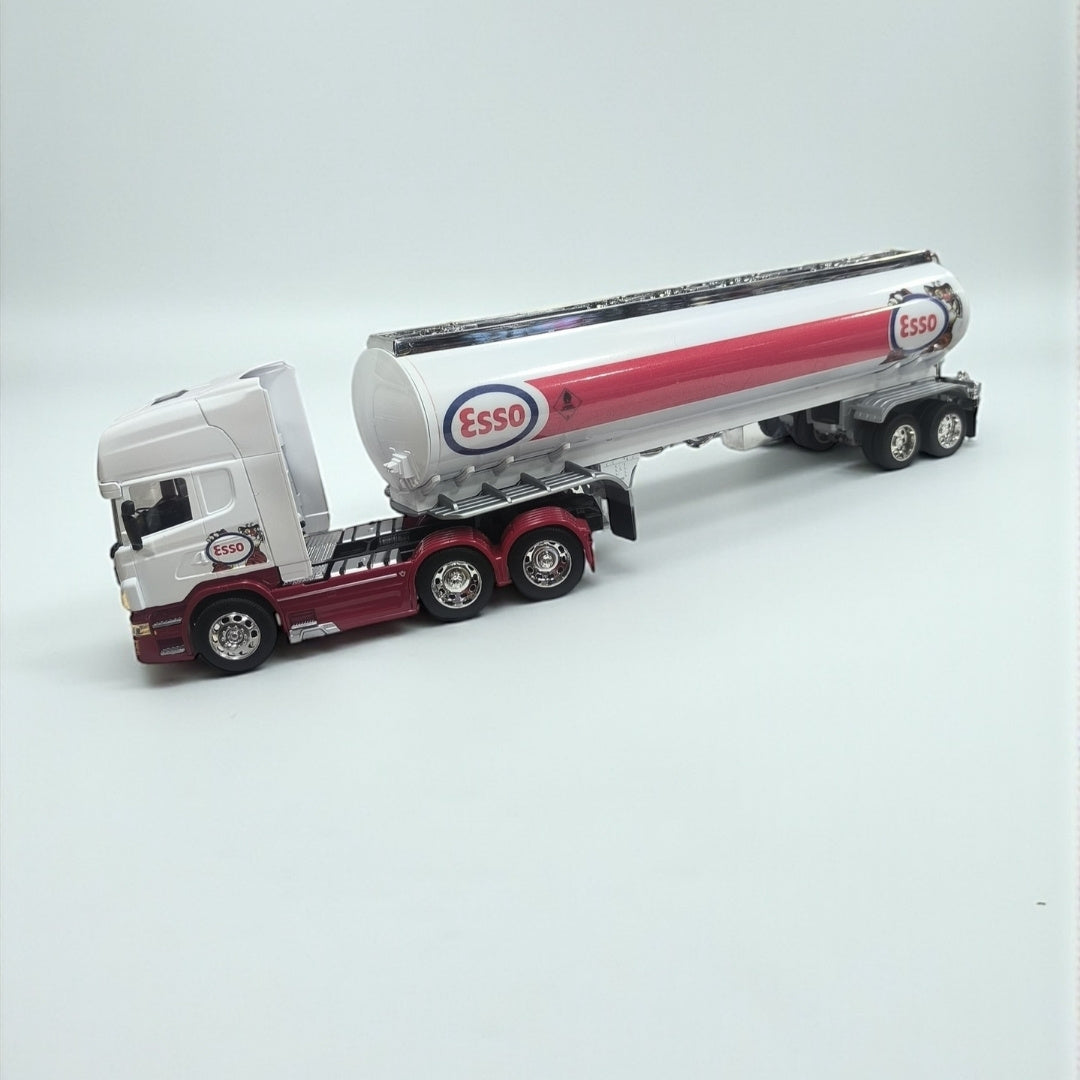 Camión Scania Tanque Esso 1:32 – Potencia, Detalle y Colección Legendaria