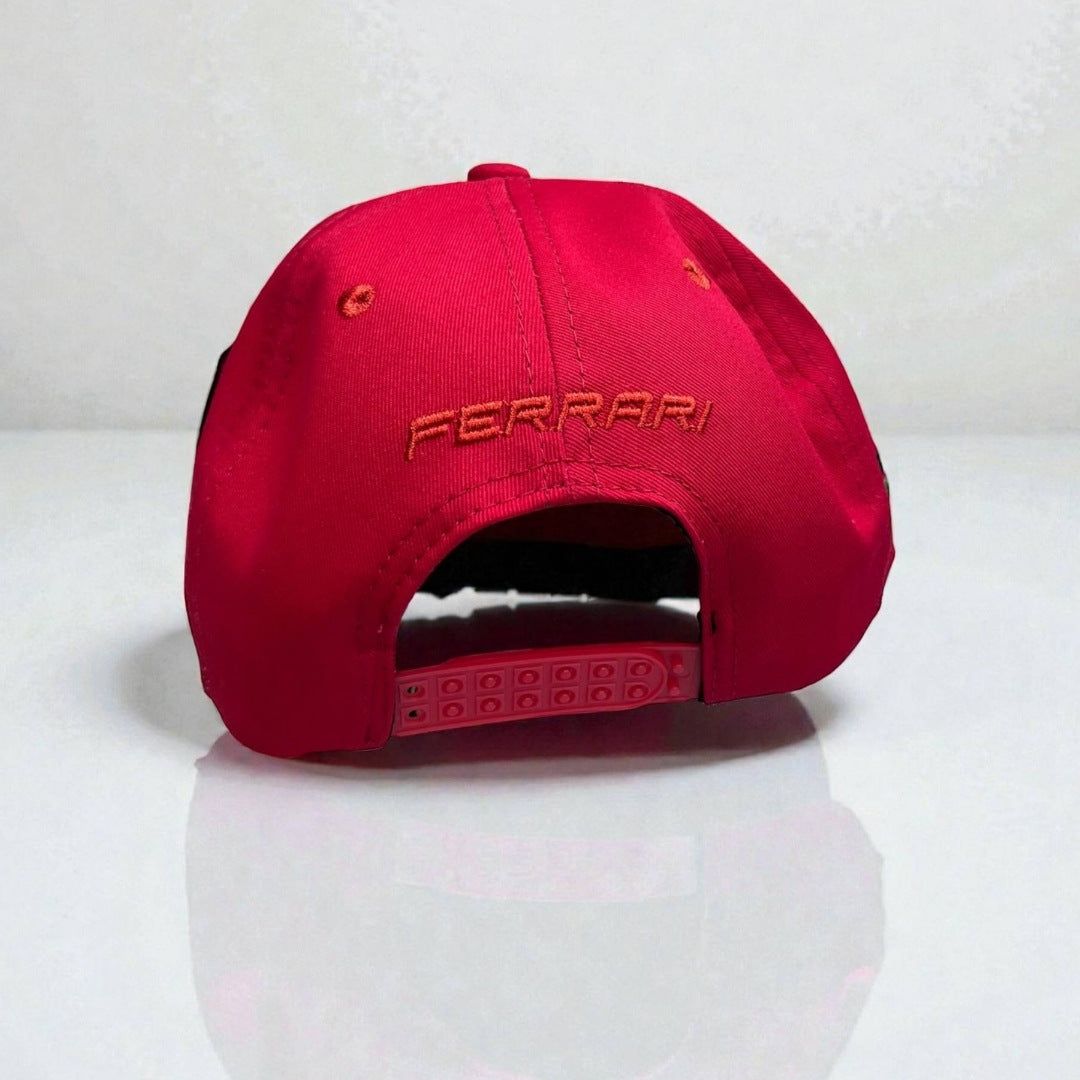 Gorra Ferrari Roja Laureada | Pasión, Victoria y ADN Italiano