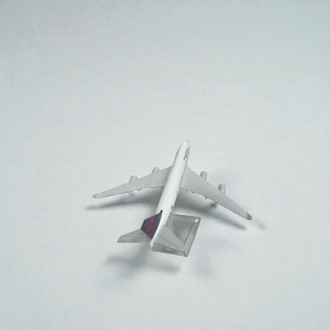Avión Delta Airlines 1:400 – Modelo a Escala Detallado para Coleccionistas