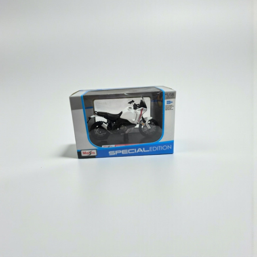 Moto Ducati Desert X 1:18 – Modelo a Escala Detallado para Coleccionistas