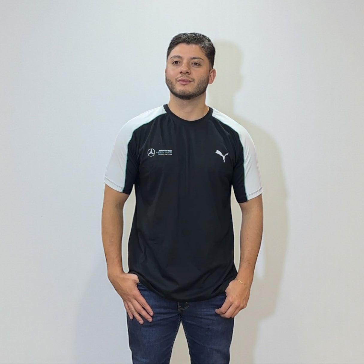 Camiseta Mercedes Negra – Estilo Motorsport | Elegancia y Pasión por la Velocidad