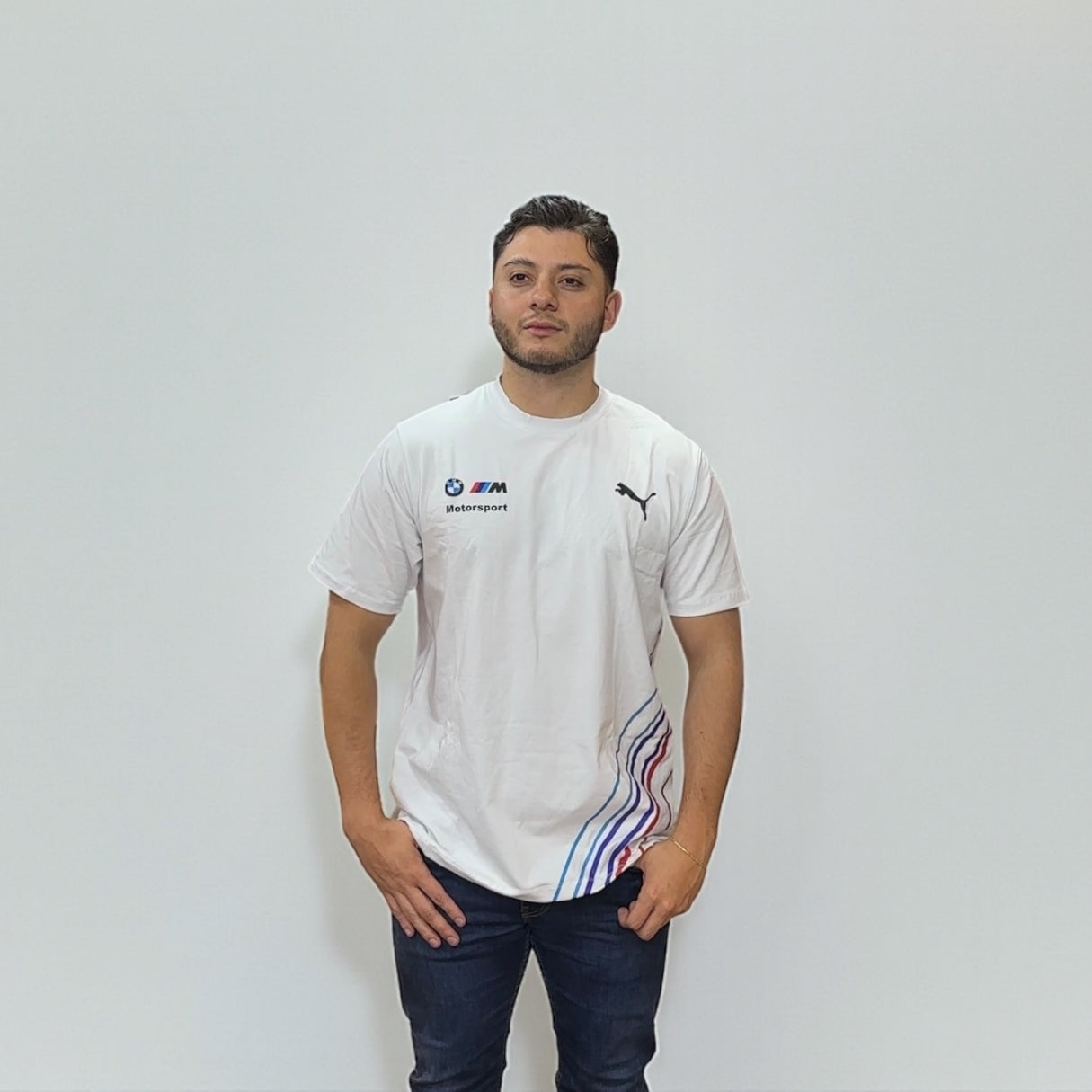 Camiseta Mercedes Blanca – Estilo Motorsport | Elegancia y Pasión Automotriz