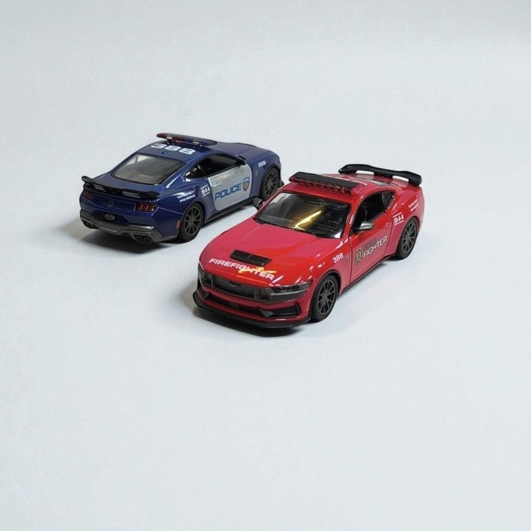 Ford Mustang Dark Horse 2024 Policía & Bombero 1:32 – Edición de Colección en Metal | Doble Patrulla de Alto Rendimiento