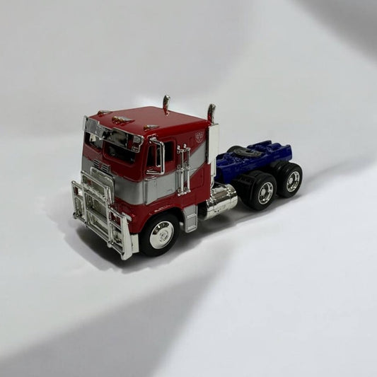 Optimus Prime Transformers a Escala 1:32 – El Líder de los Autobots en Detalle