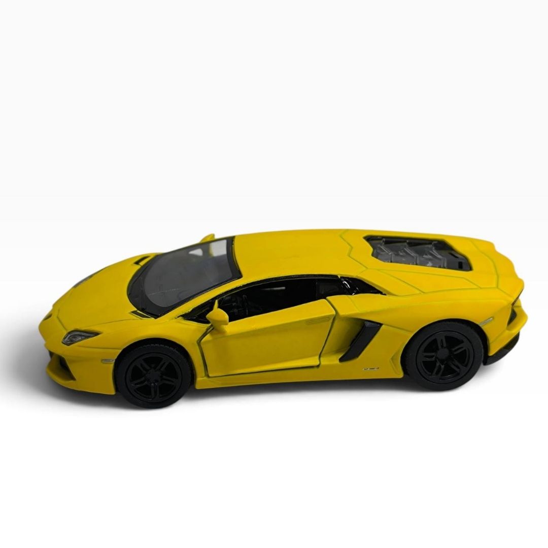 Lamborghini Aventador 1:32 Amarillo Mate
