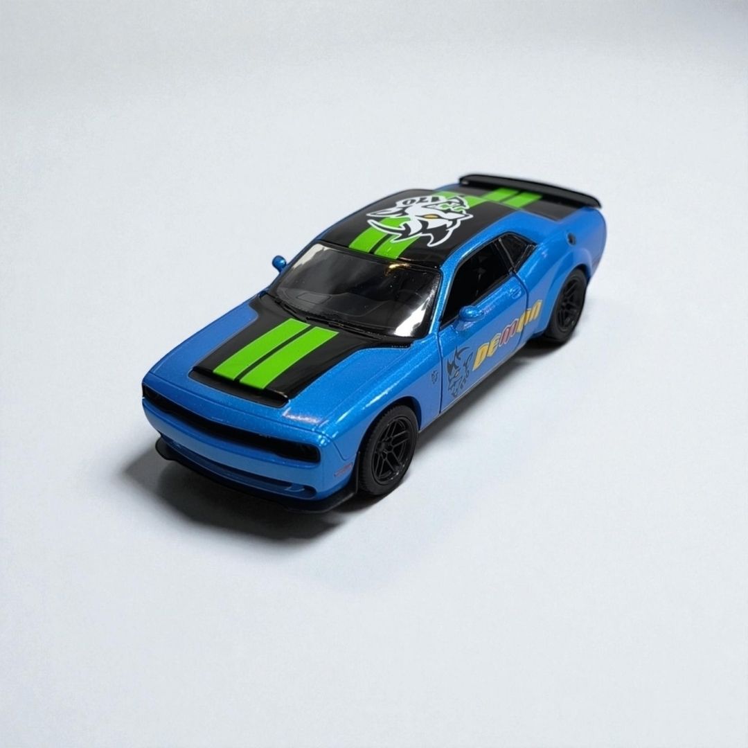 Dodge Challenger 2023 1:32 – Edición de Colección en Metal | El Muscle Car Más Imponente