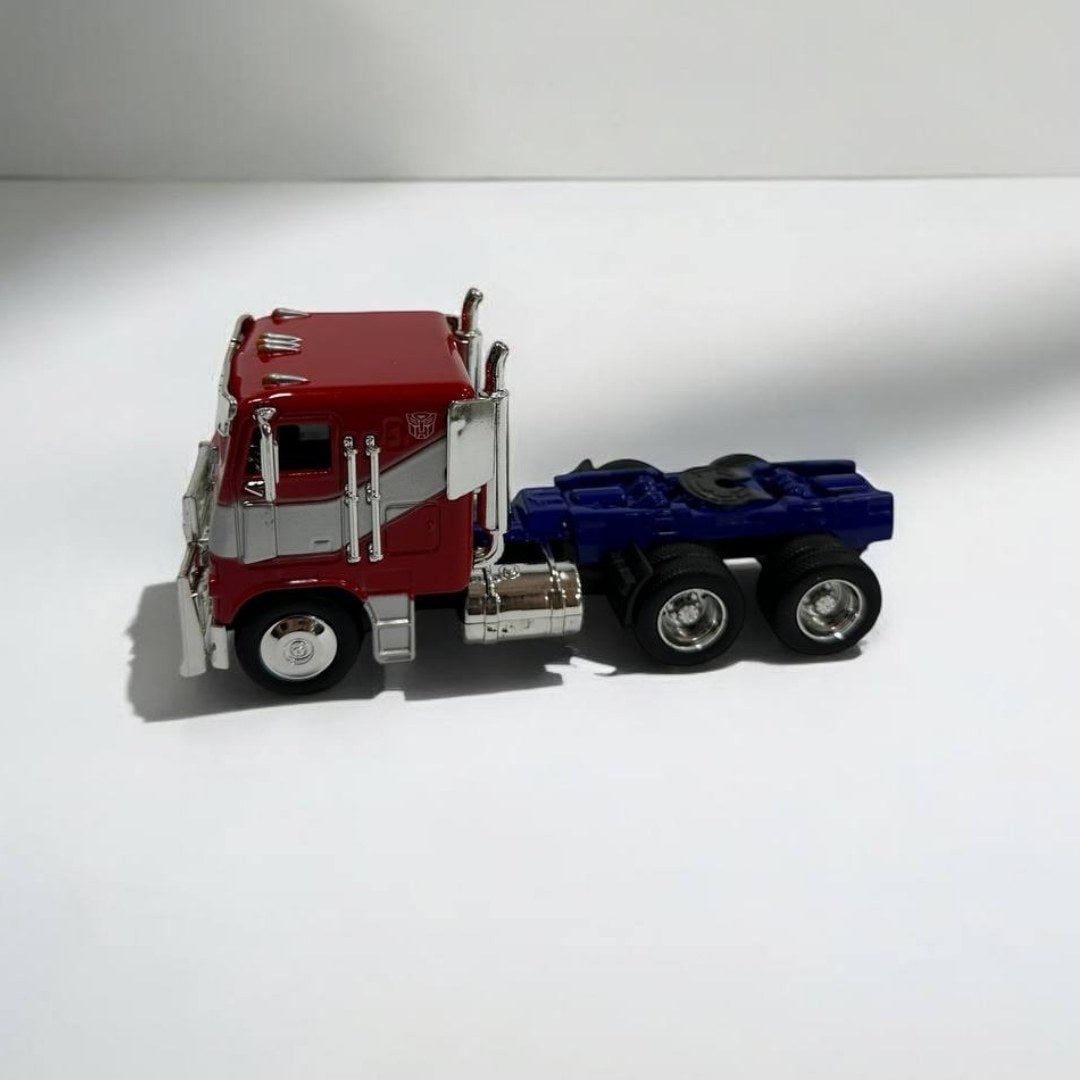 Optimus Prime Transformers a Escala 1:32 – El Líder de los Autobots en Detalle