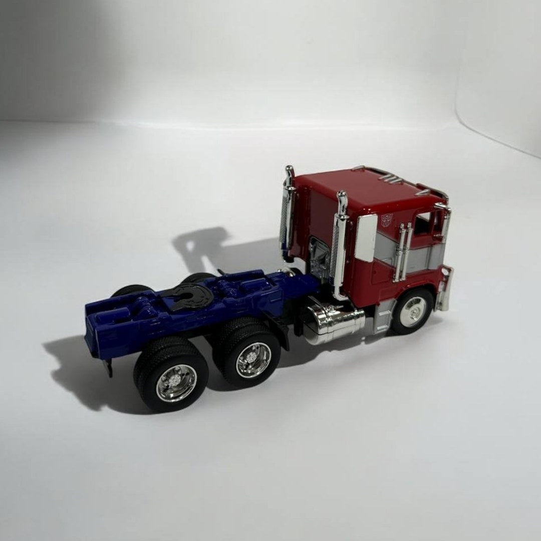 Optimus Prime Transformers a Escala 1:32 – El Líder de los Autobots en Detalle