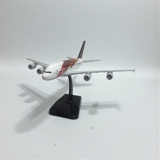 Avión Singapore Airlines 1:350 – Modelo de Colección | Elegancia y Prestigio de la Aviación Mundial