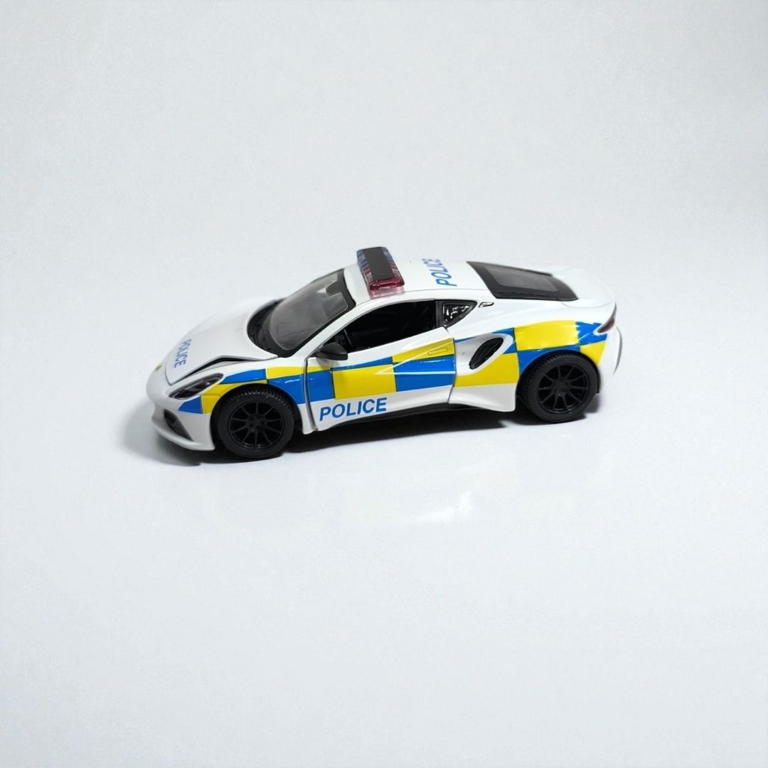 Lotus Emira Policial 1:32 – Edición de Colección en Metal | Patrulla Deportiva de Alto Rendimiento
