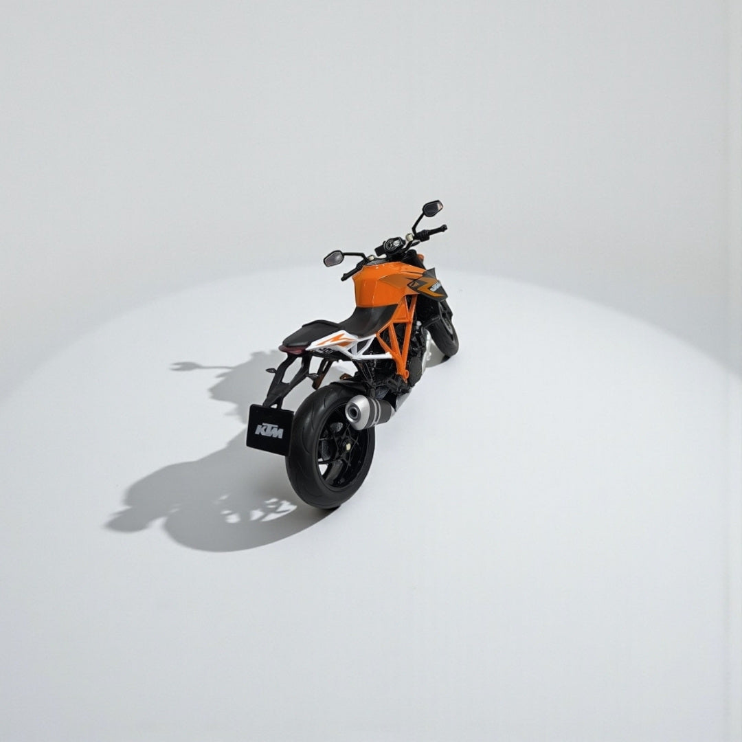 Moto KTM Super Duke 1290 1:10 – Modelo a Escala Detallado para Coleccionistas