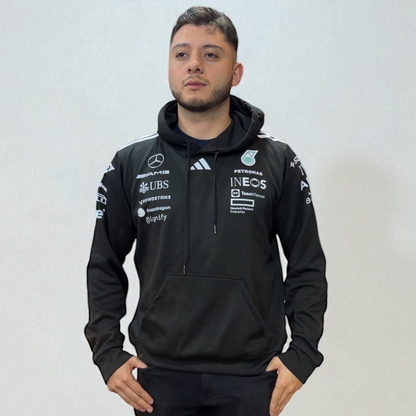 Buzo Mercedes-AMG Petronas Negro – Elegancia, Potencia y Estilo de Pista