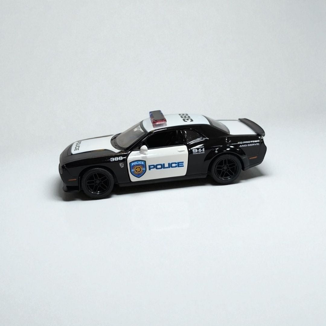 Dodge Challenger 2023 Policial 1:32 – Edición de Colección en Metal | Patrulla Deportiva de Alto Impacto