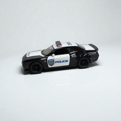 Dodge Challenger 2023 Policial 1:32 – Edición de Colección en Metal | Patrulla Deportiva de Alto Impacto