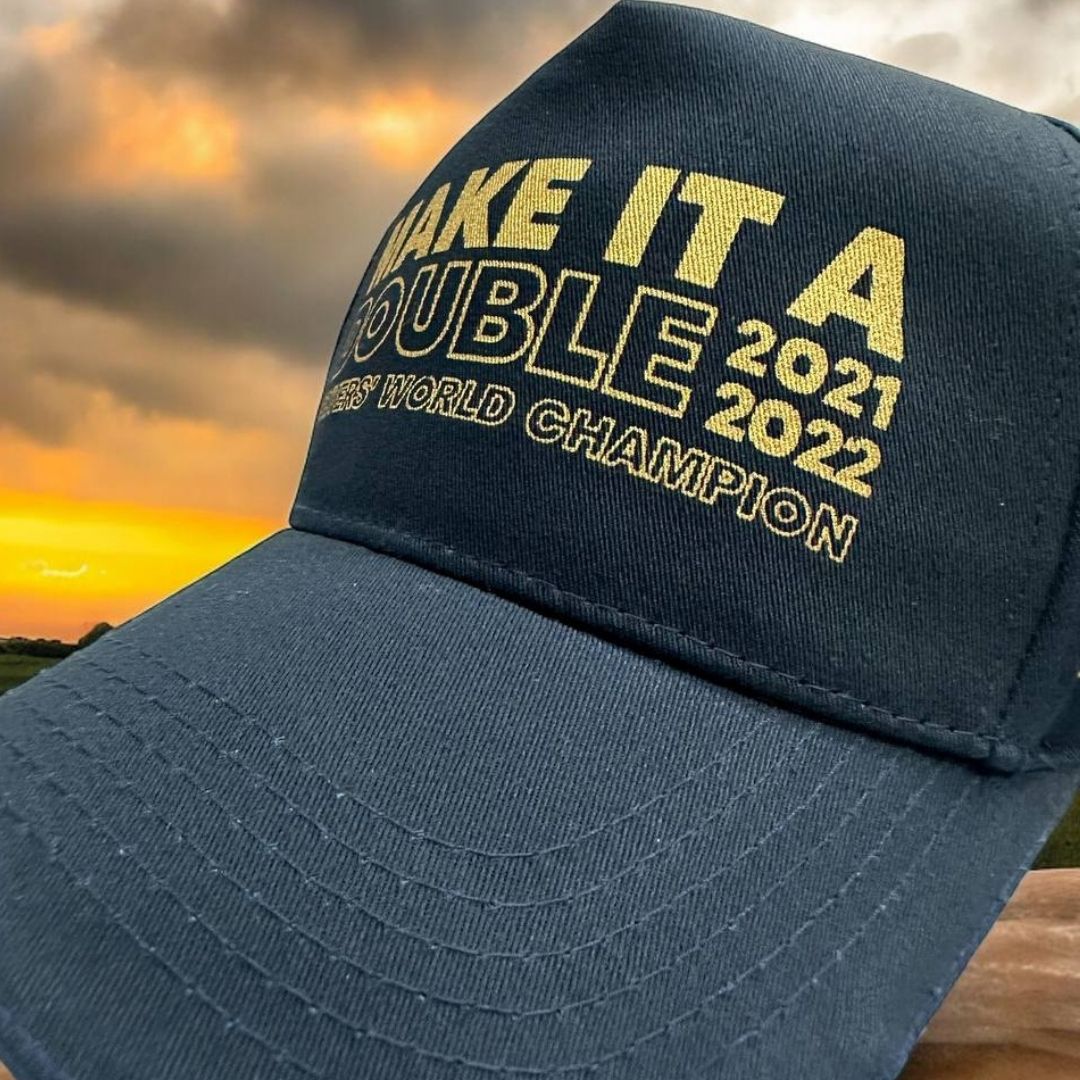 ¡Gorra Red Bull 2021-2022 - Celebrando una Temporada de Éxito!