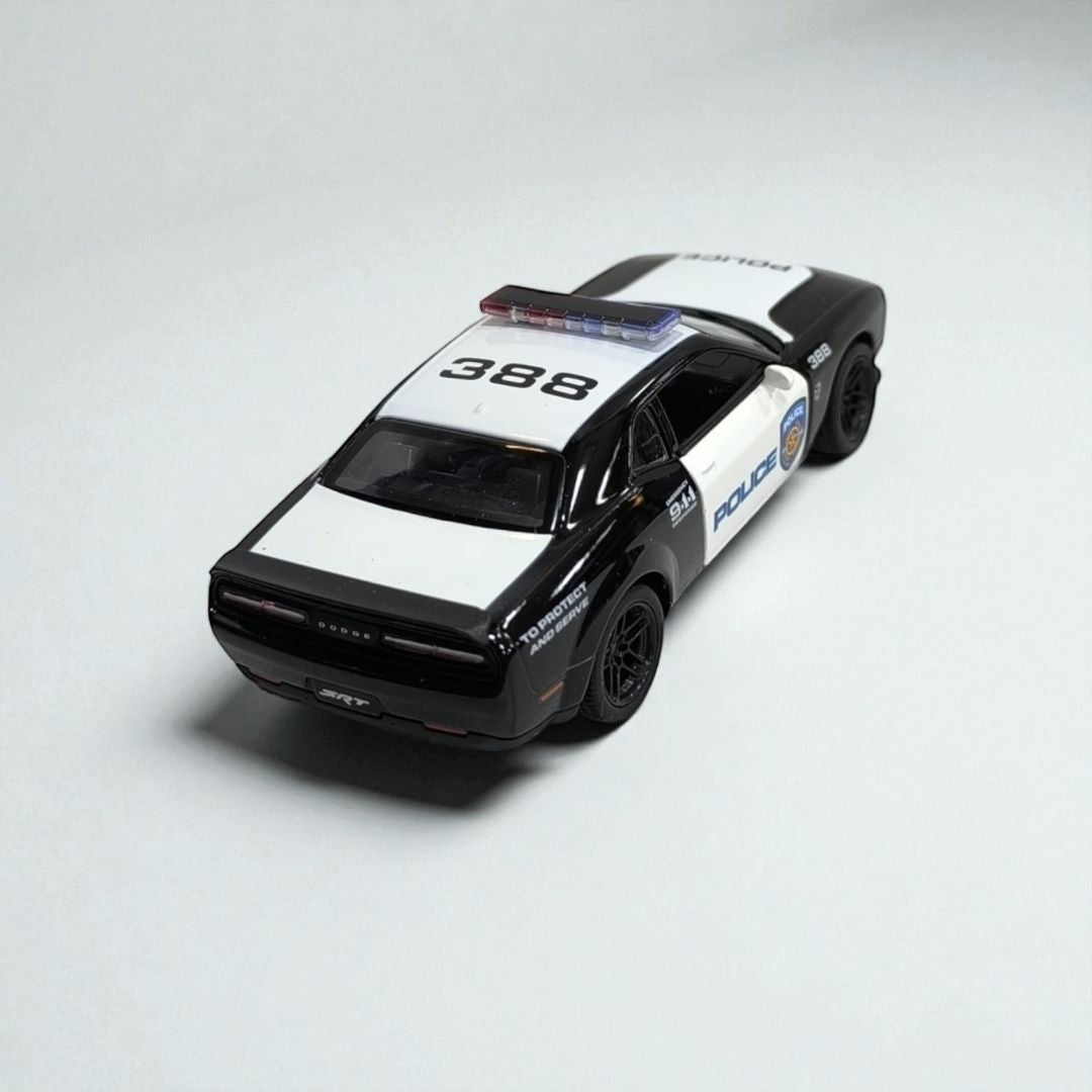 Dodge Challenger 2023 Policial 1:32 – Edición de Colección en Metal | Patrulla Deportiva de Alto Impacto