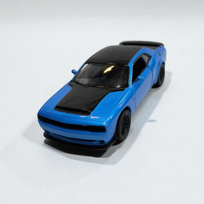 Dodge Challenger 2023 1:32 – Edición de Colección en Metal | El Muscle Car Que Impone Respeto