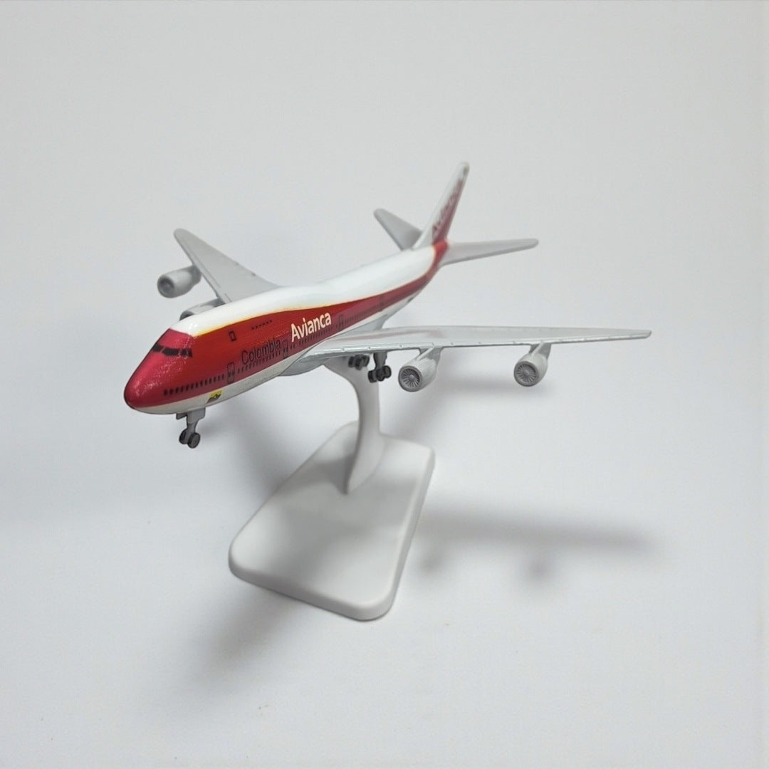 Avión Avianca 1:350 – Modelo de Colección | Icono de la Aviación Latinoamericana