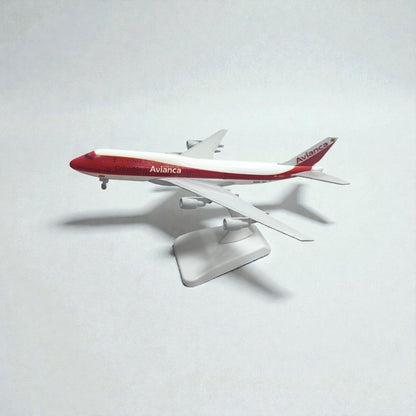 Avión Avianca 1:350 – Modelo de Colección | Icono de la Aviación Latinoamericana