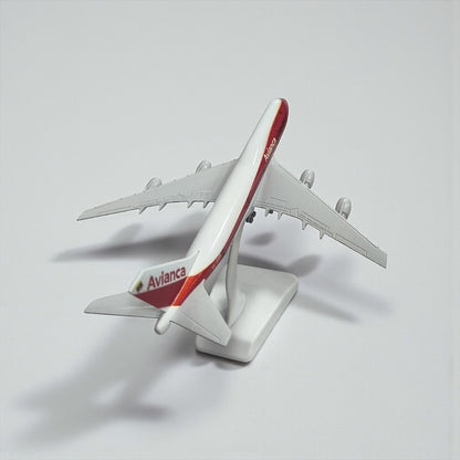Avión Avianca 1:350 – Modelo de Colección | Icono de la Aviación Latinoamericana