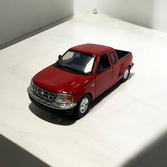 Ford F-150 1:24 – Modelo a Escala – Robustez y Diseño Icónico