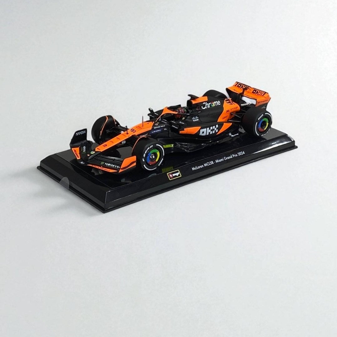 McLaren MCL38 #81 Oscar Piastri – Auto a Escala 1:24 de Colección