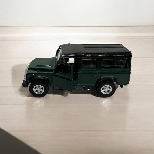 Land Rover Defender Clásico 1:32 – Modelo a Escala – Diseño Robusto y Detalles Clásicos