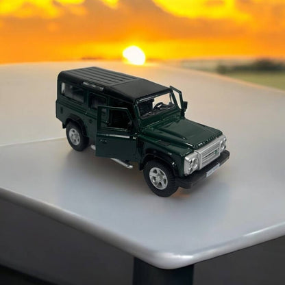 Land Rover Defender Clásico 1:32 – Modelo a Escala – Diseño Robusto y Detalles Clásicos