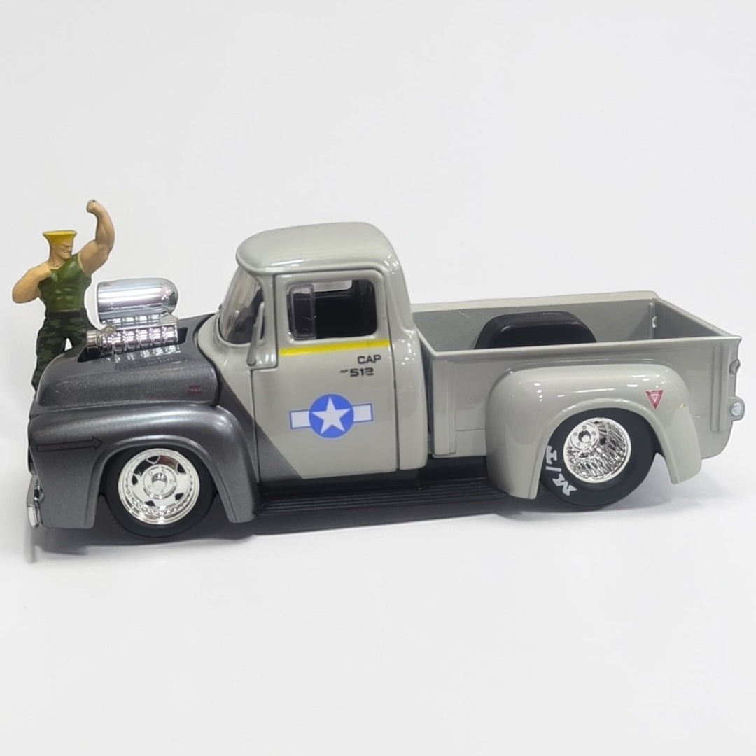 Ford F-100 1956 Guile Street Fighter Jada Escala 1:24 | Pick-Up Clásica Modelo de Colección