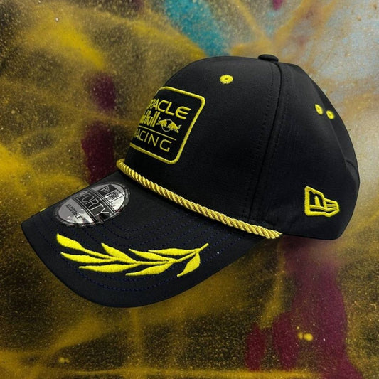 ¡Gorra Red Bull Racing Negra - Elegancia y Potencia en la Pista!