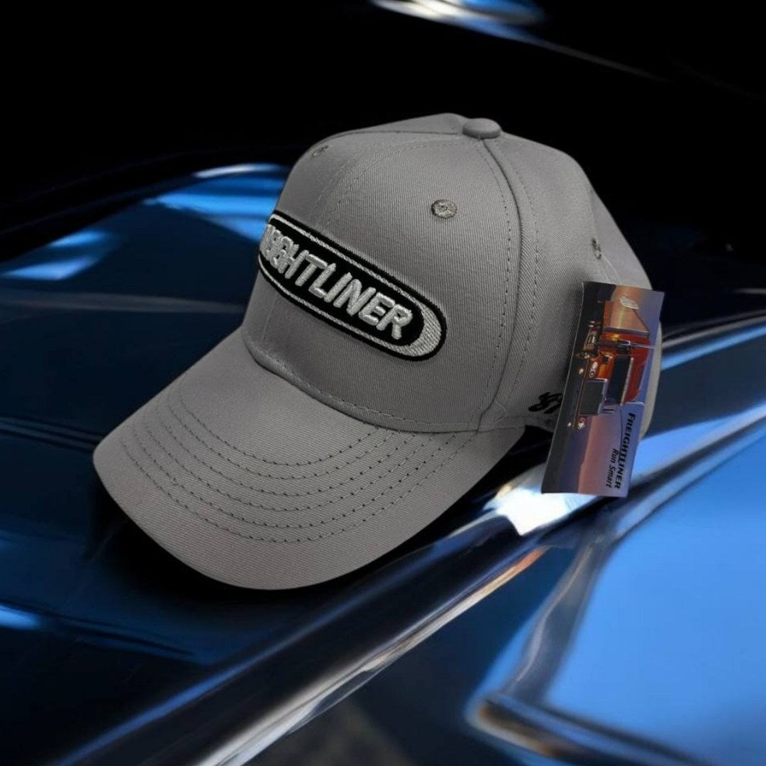 Gorra Freightliner – Fuerza y Rendimiento en Cada Costura