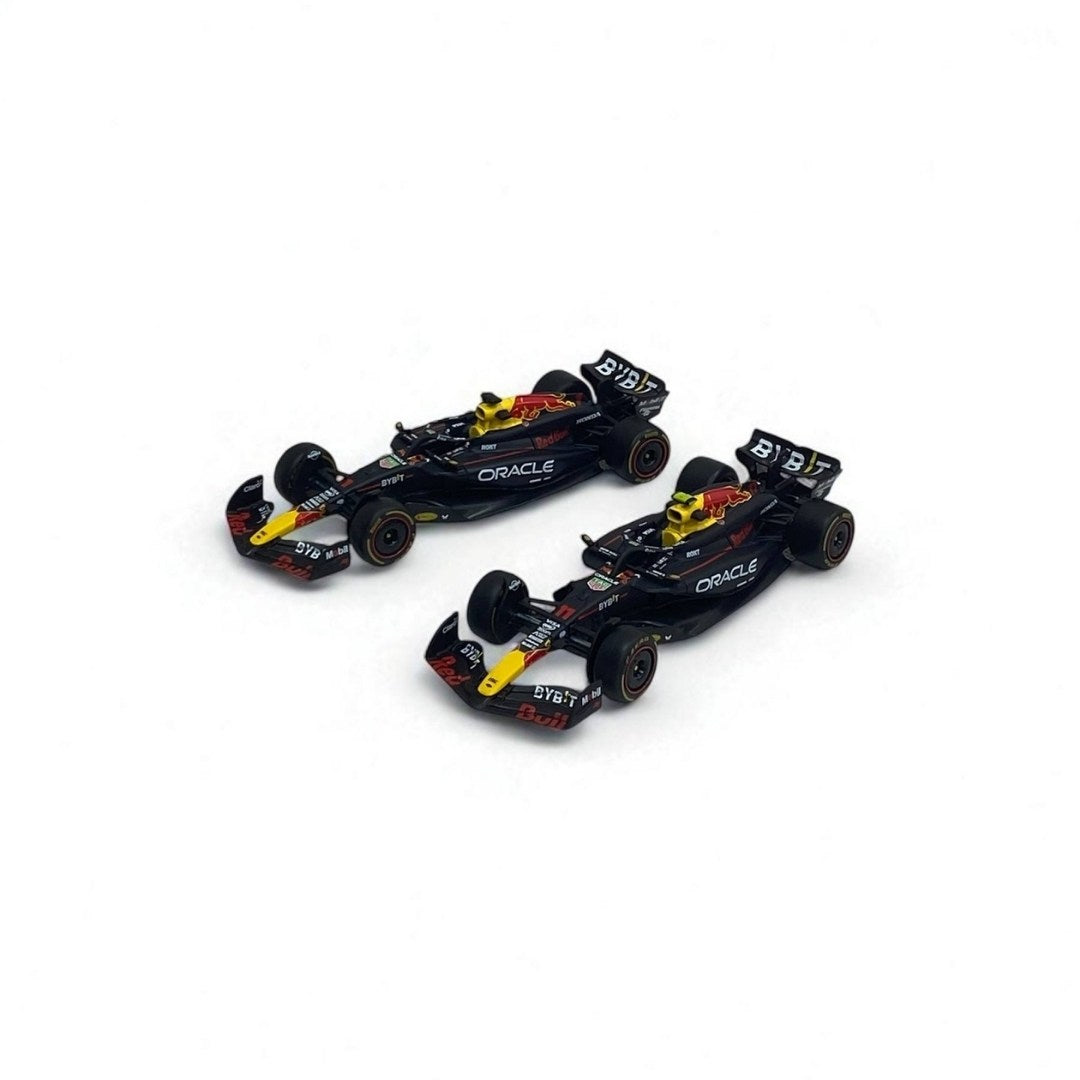Cuadro Red Bull RB20 Max Verstappen & Checo Pérez – 2 Autos a Escala 1:43 de Colección
