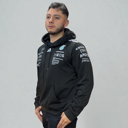 Buzo Mercedes-AMG Petronas Negro – Elegancia, Potencia y Estilo de Pista