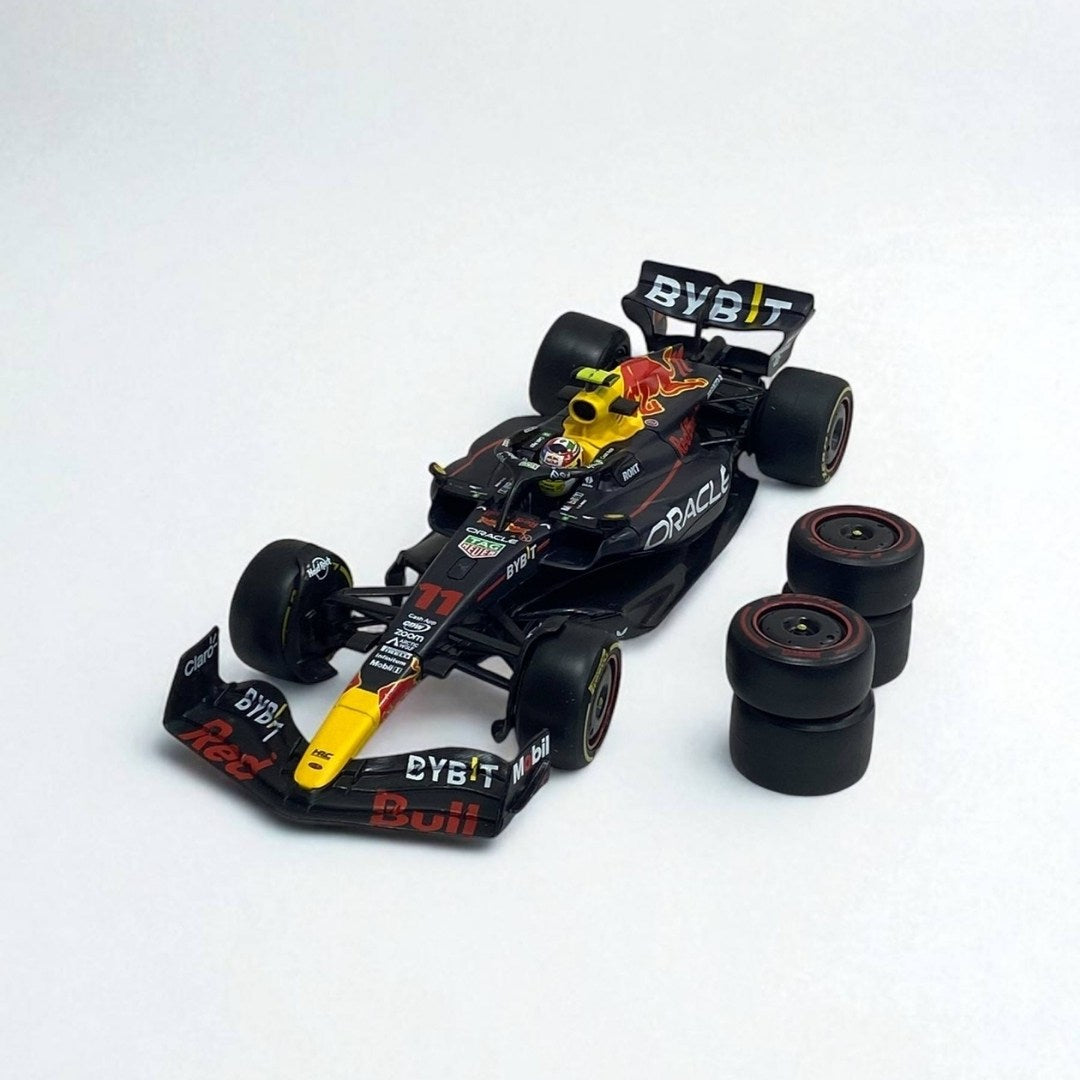 Red Bull RB19 #11 Checo Pérez 1:24 con Juego de Llantas – Auto F1 de Colección