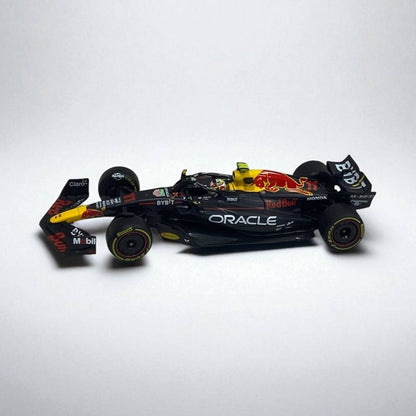 Red Bull RB19 #11 Checo Pérez 1:24 con Juego de Llantas – Auto F1 de Colección