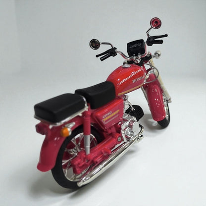Honda CD 50 Roja 1:10 – Clásica, Detallada y de Estilo Retro