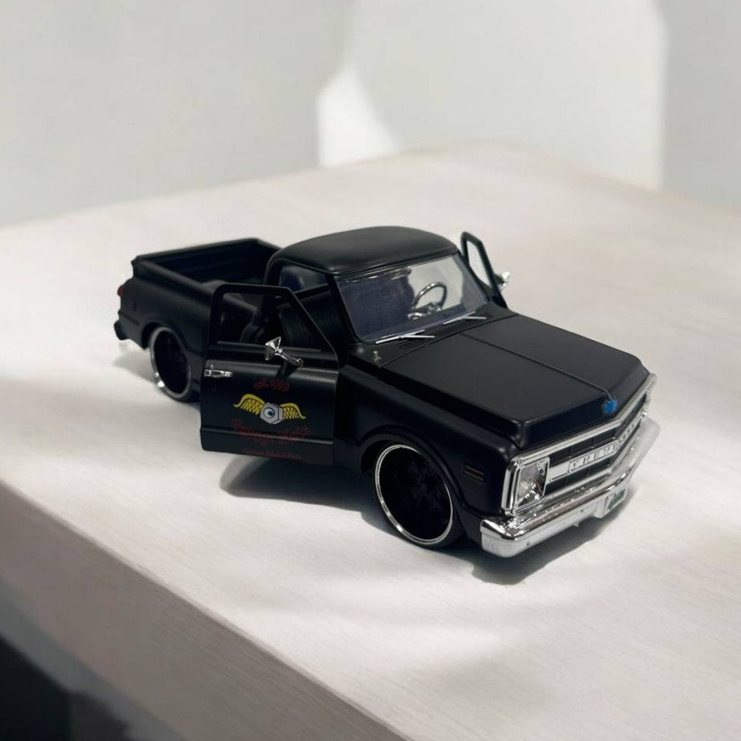 Chevy C10 1969 1:24 – Modelo a Escala – Estilo Clásico y Detalles Auténticos