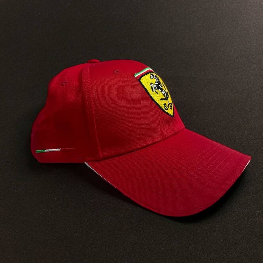 Gorra Ferrari Roja Oficial - Estilo y Pasión para los Fans de la F1