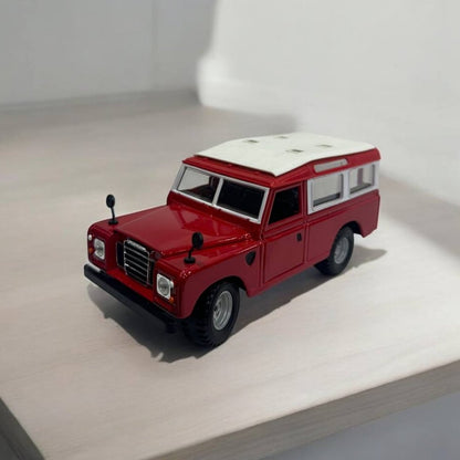 Land Rover Clásico 1:24 – Modelo a Escala – Diseño Icono y Detalles Auténticos