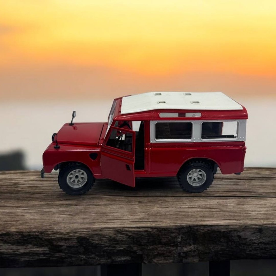 Land Rover Clásico 1:24 – Modelo a Escala – Diseño Icono y Detalles Auténticos