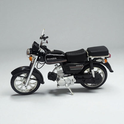 Honda CD 50 Negra 1:10 – Clásico Urbano con Estilo Elegante