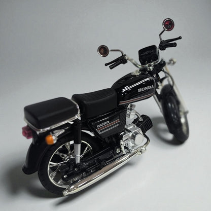 Honda CD 50 Negra 1:10 – Clásico Urbano con Estilo Elegante