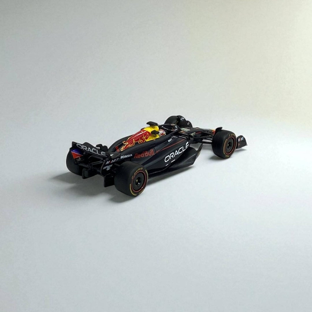 Red Bull RB19 #1 Max Verstappen 1:24 con Piloto – Auto F1 de Colección