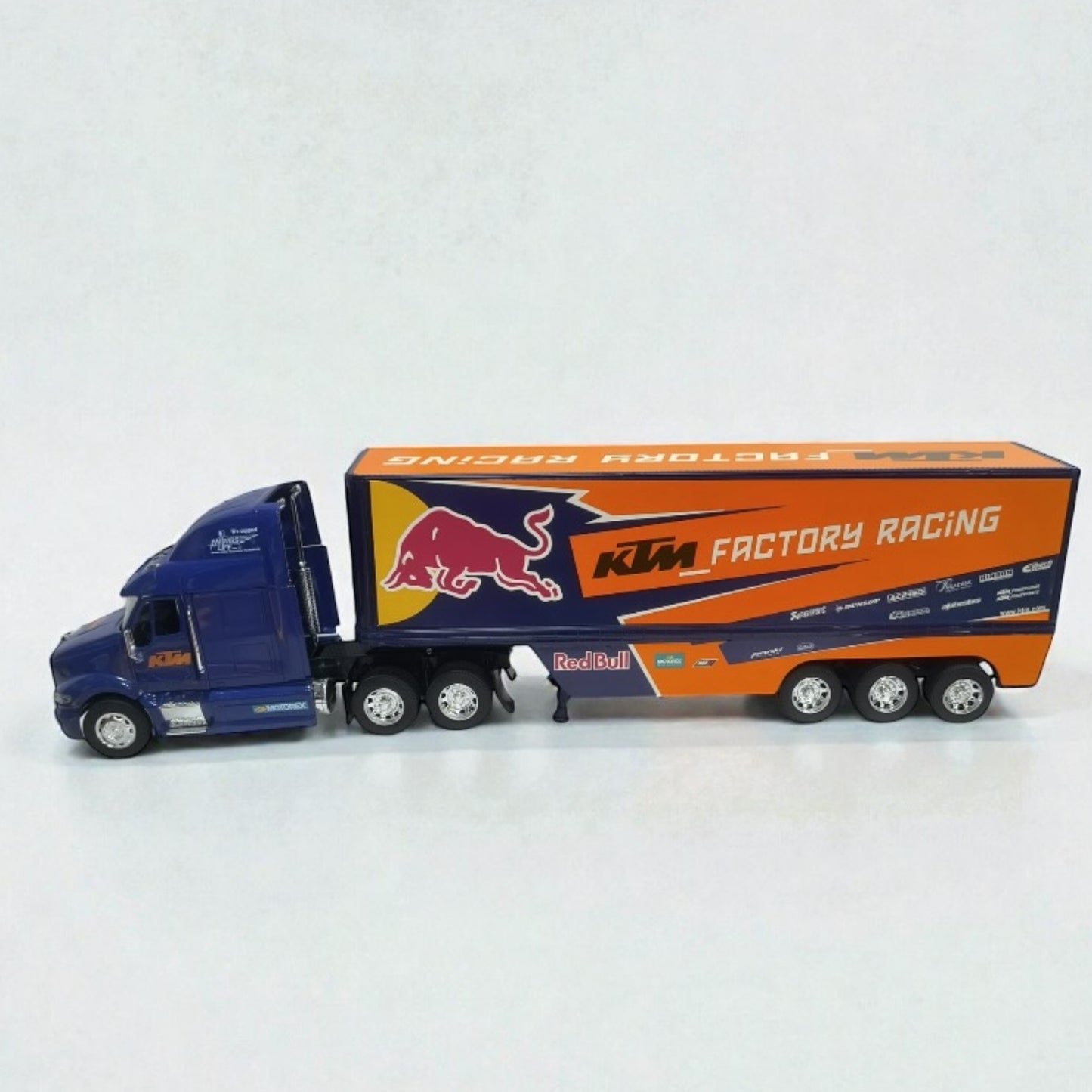 Peterbilt KTM Factory Racing Escala 1:32 – Camión Motorsport de Colección